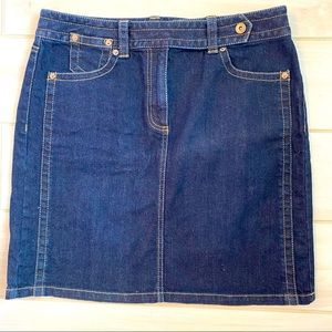 Ann Taylor || Dark blue denim skirt with front and back pockets